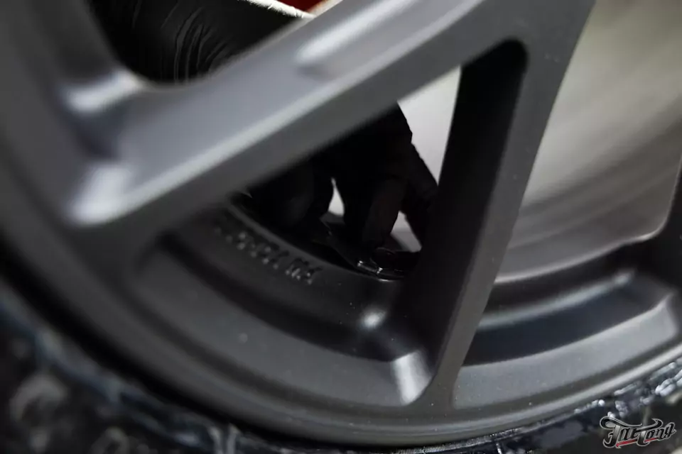 Новые кованые диски для Jeep Grand Cherokee SRT и фирменный Шиномонтаж на вибростенде на оборудовании Hunter